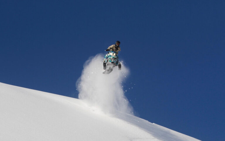 Snowmobiles in Action 21920x1200 1 768x480